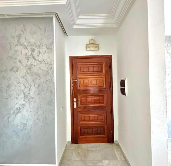 تختخواب و صبحانه Last Day Inn