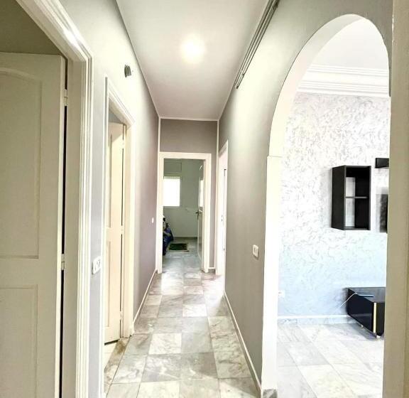 تختخواب و صبحانه Last Day Inn