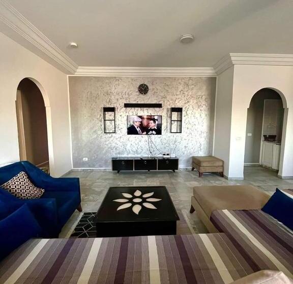 تختخواب و صبحانه Last Day Inn