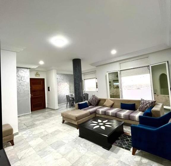 تختخواب و صبحانه Last Day Inn