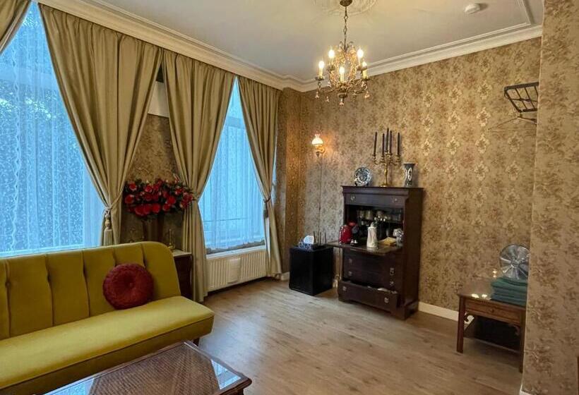 צימר Luxurious Classical Dutch Styled Room In City Centre Of The Hague