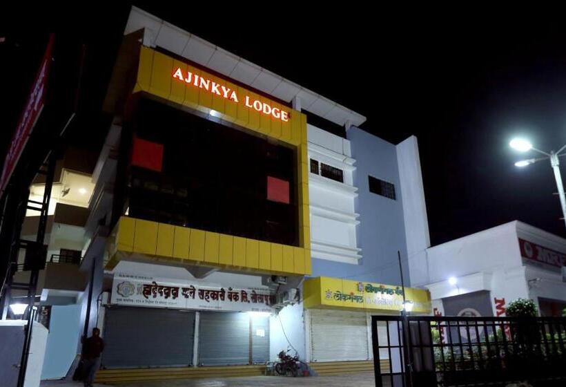 בית מלון כפרי Ajinkya Lodge