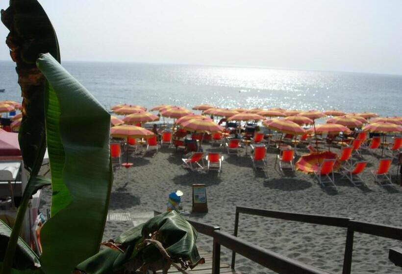 Отель Athena Palace