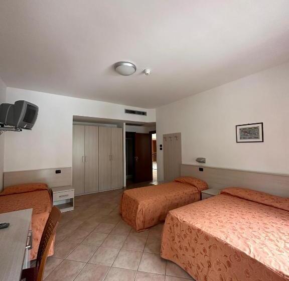 Отель Athena Palace