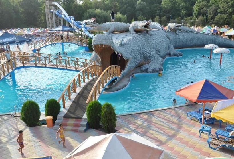 هتل Atlant Forest Vlllage