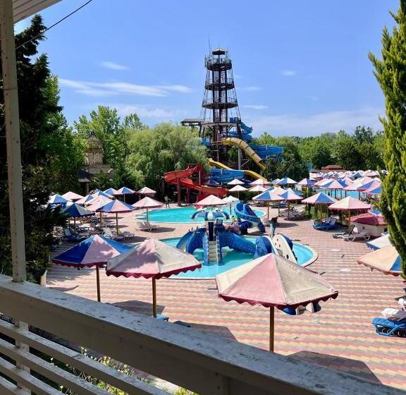 هتل Atlant Forest Vlllage