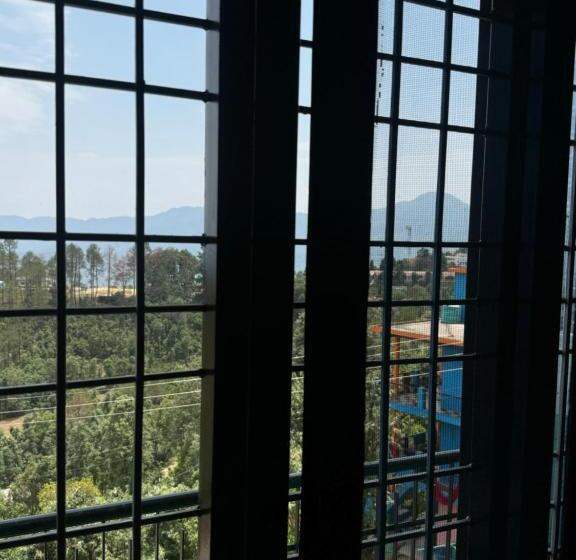 בית מלון כפרי Bishnu P