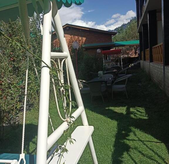 בית מלון כפרי Compare Royal Inn