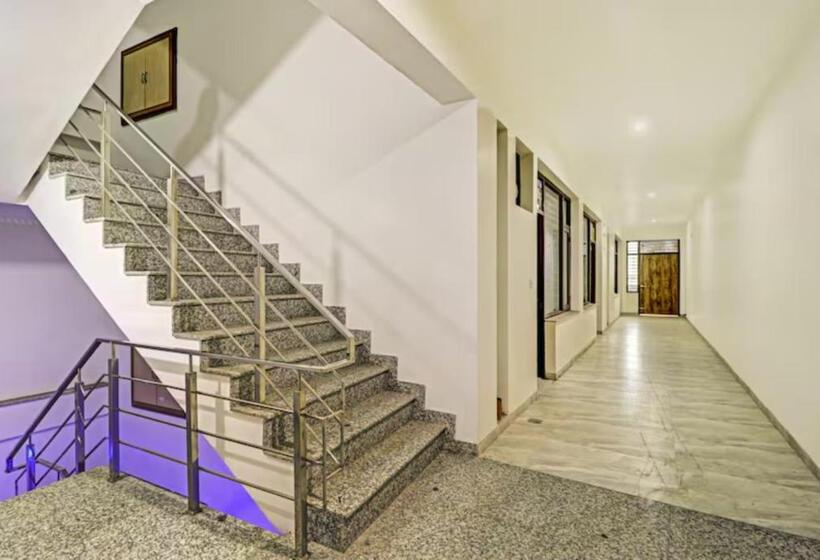 בית מלון כפרי Goroomgo Nandan Residency Bhubaneswar