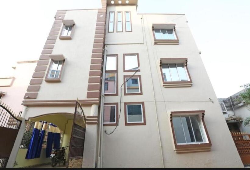 בית מלון כפרי Goroomgo Nandan Residency Bhubaneswar