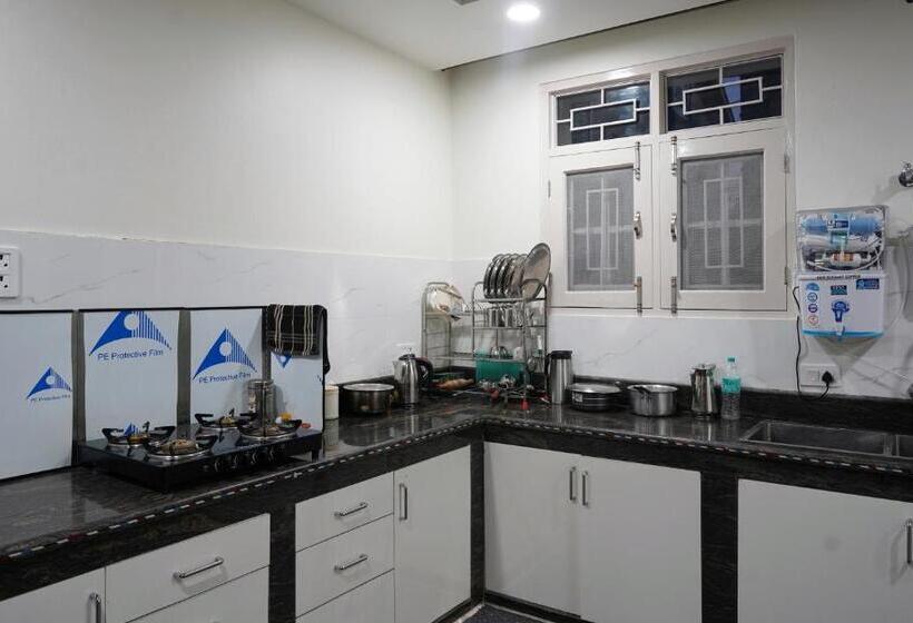 Отель Villa Homey Inn , Srinagar