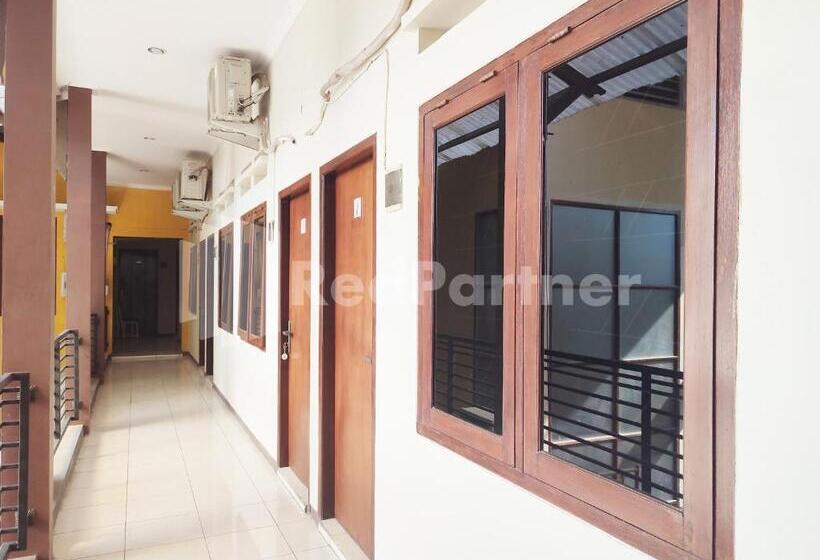 호텔 Mutiara Residence Near Simpang Lima Mitra Reddoorz