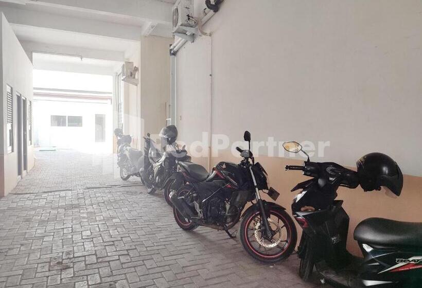 호텔 Mutiara Residence Near Simpang Lima Mitra Reddoorz