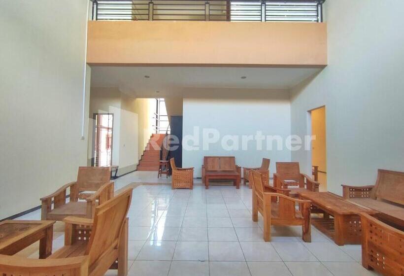 호텔 Mutiara Residence Near Simpang Lima Mitra Reddoorz