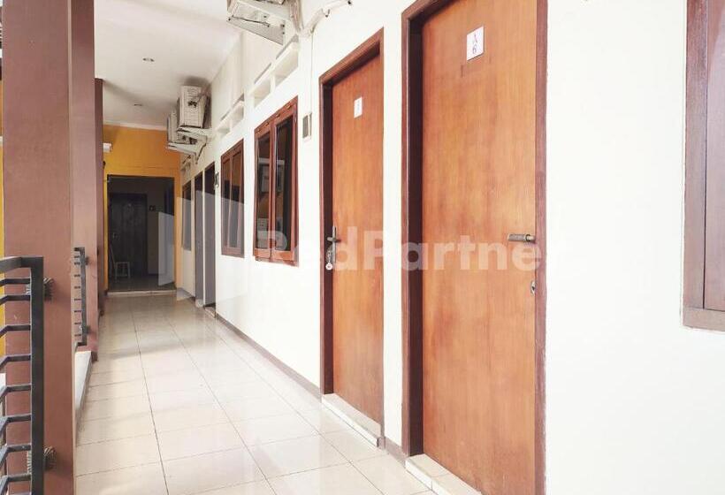 호텔 Mutiara Residence Near Simpang Lima Mitra Reddoorz