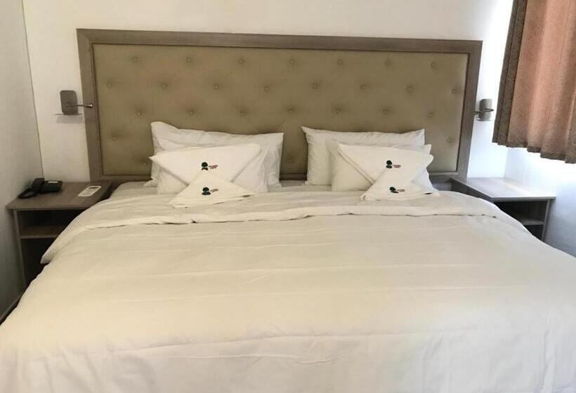 בית מלון כפרי Onjombo Lodge