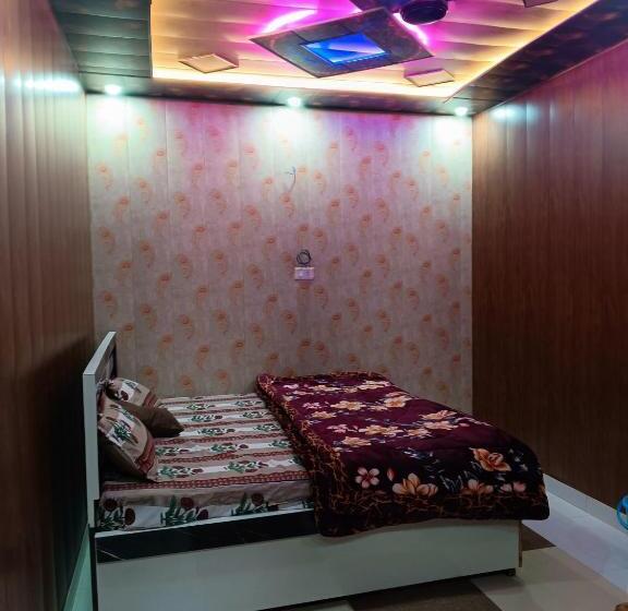 ホテル Pari Residency 5 Mint Walking From Shri Ram Janmabhoomi Temple