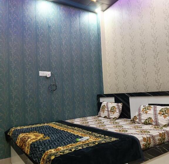 ホテル Pari Residency 5 Mint Walking From Shri Ram Janmabhoomi Temple