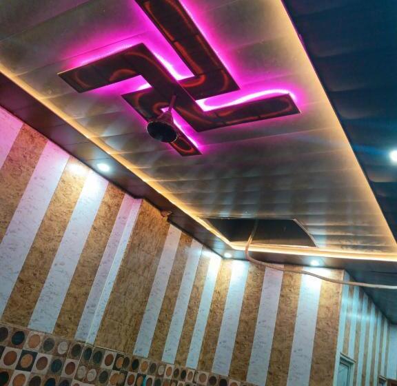 ホテル Pari Residency 5 Mint Walking From Shri Ram Janmabhoomi Temple