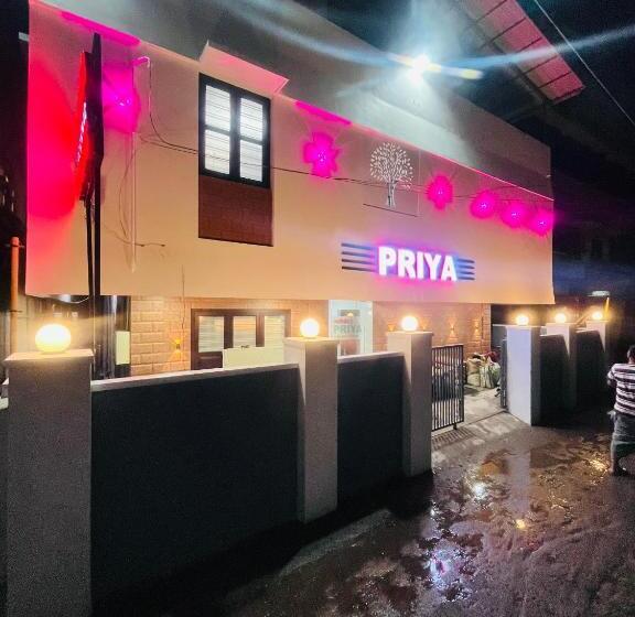 هتل Priya Lodge