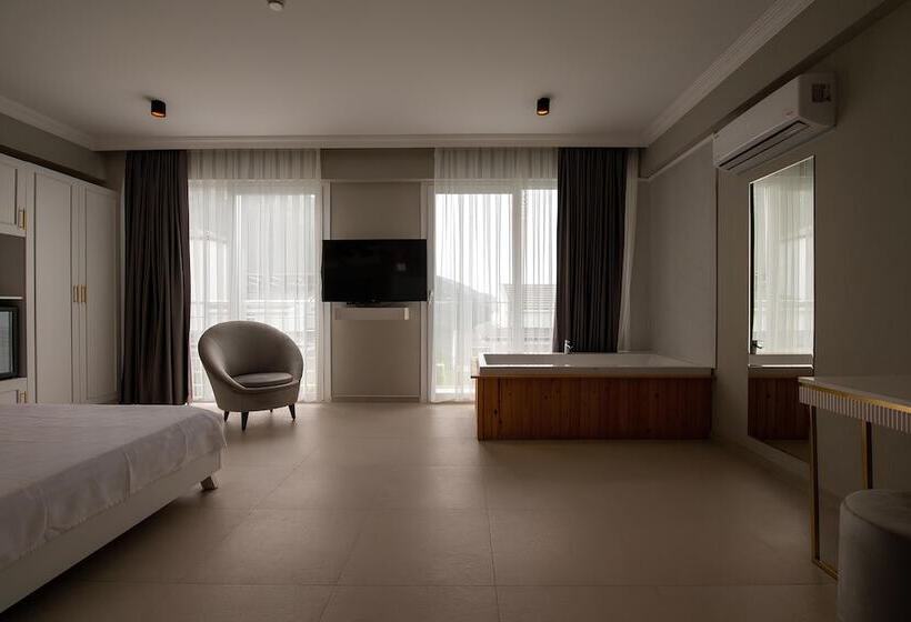 فندق Ramada by Wyndham Fethiye Oludeniz