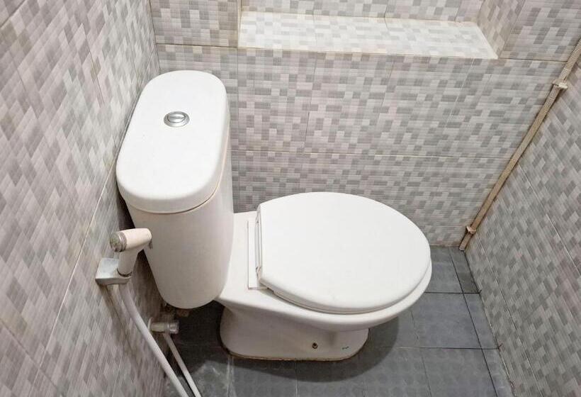 Отель Reddoorz Syariah Near Exit Toll Pekalongan 2