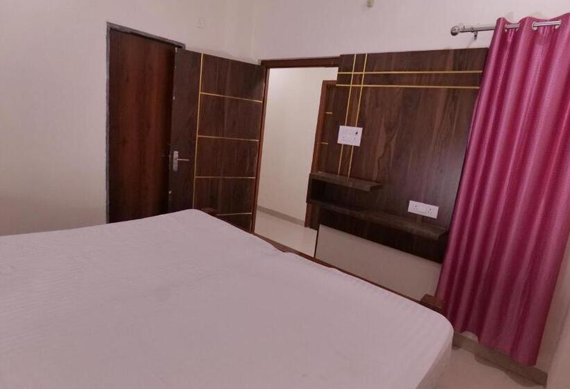 בית מלון כפרי Rewa Regency