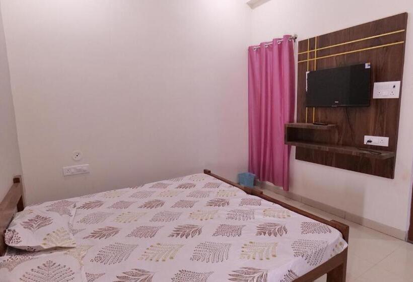 בית מלון כפרי Rewa Regency