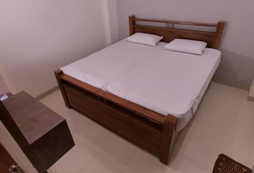 בית מלון כפרי Rewa Regency