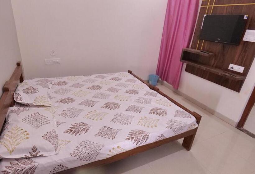 בית מלון כפרי Rewa Regency