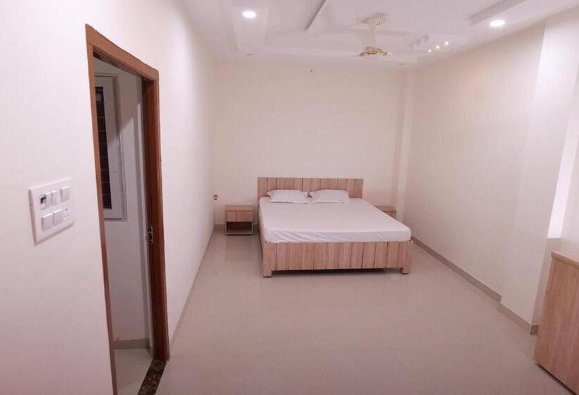 בית מלון כפרי Rewa Regency