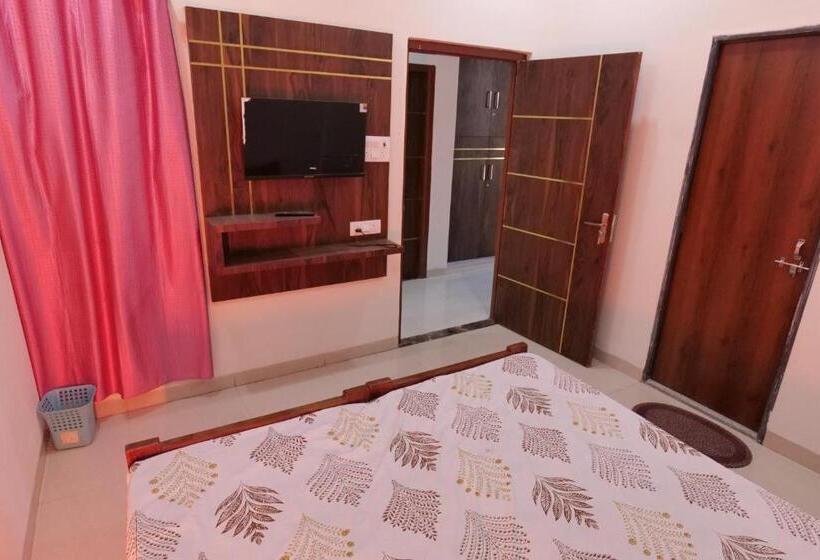 בית מלון כפרי Rewa Regency