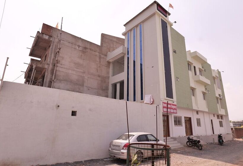 בית מלון כפרי Rewa Regency