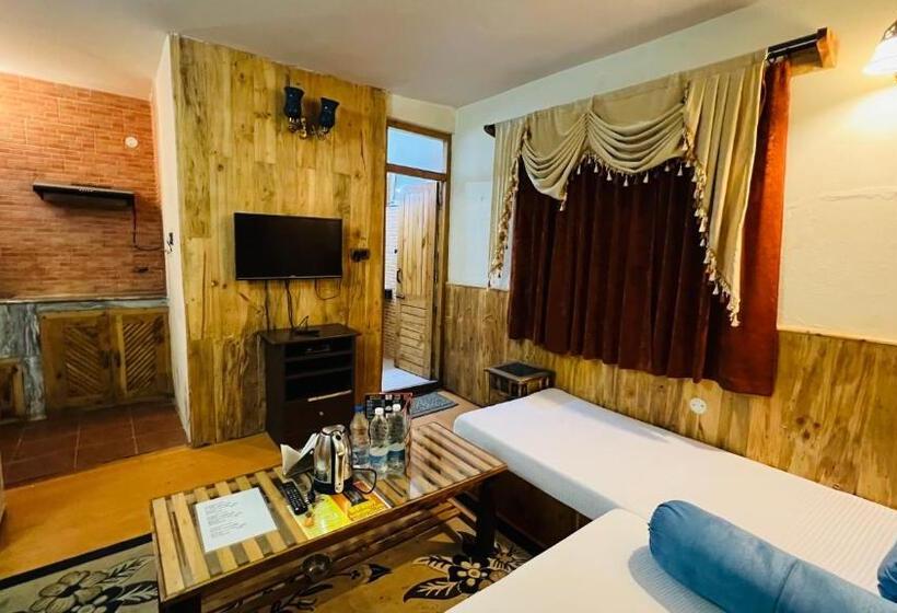 בית מלון כפרי Doon Valley Resort, Mussoorie   Away From City Hustle