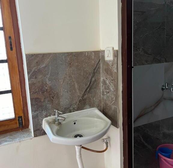 فندق Sri Vishweshwara Lodging