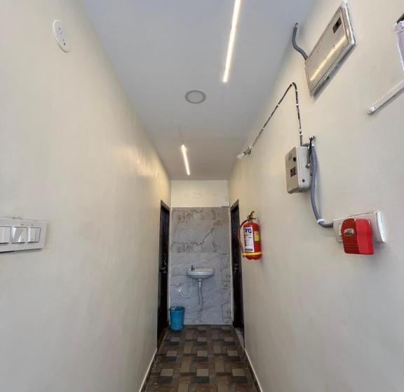 فندق Sri Vishweshwara Lodging