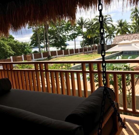 هتل Station One Beach Resort