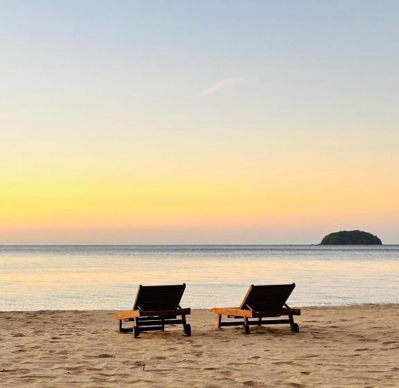 هتل Station One Beach Resort