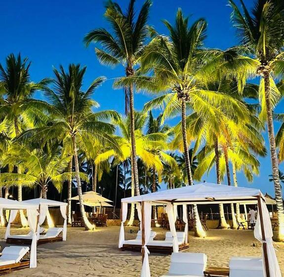 هتل Station One Beach Resort