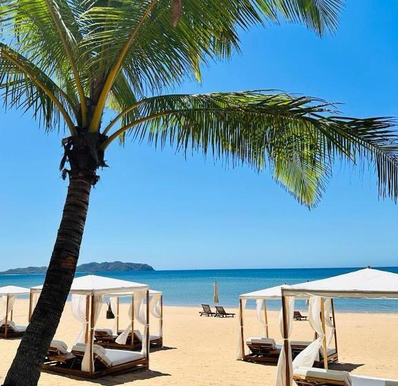 هتل Station One Beach Resort