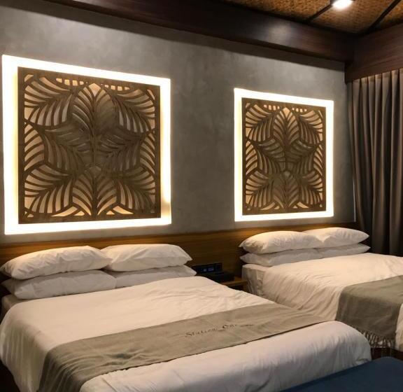 هتل Station One Beach Resort