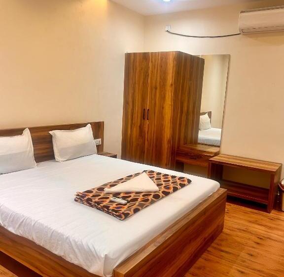 Отель Sv Banquets And Luxury Rooms