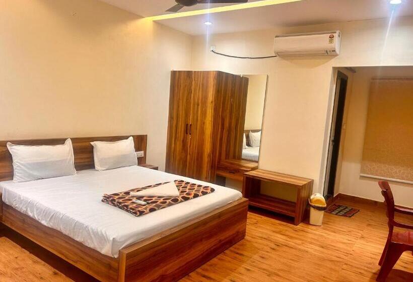 Отель Sv Banquets And Luxury Rooms