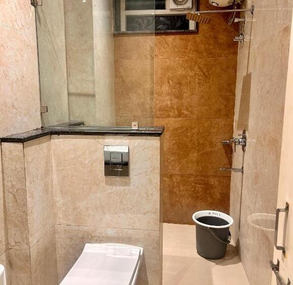 Отель Sv Banquets And Luxury Rooms