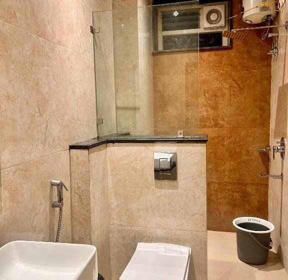 Отель Sv Banquets And Luxury Rooms