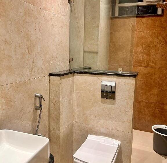 Отель Sv Banquets And Luxury Rooms