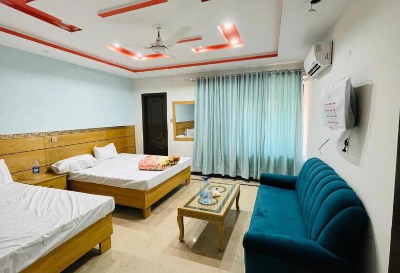 Отель The Queen