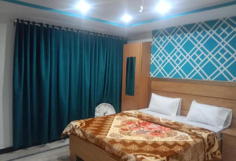 Отель The Queen