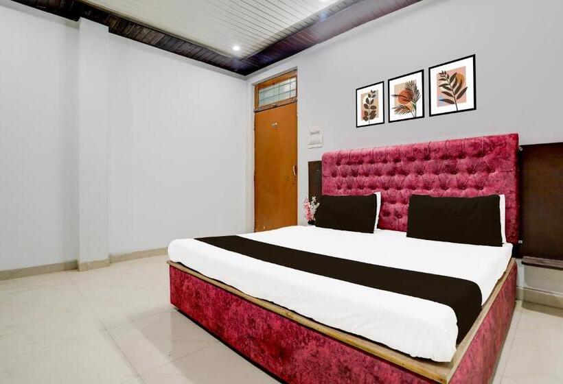 Oyo Hotel Dharma Stay
