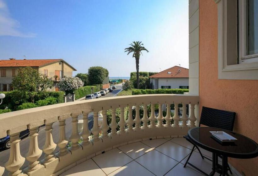 펜션 Albergo Moderno Con Bella Piscina